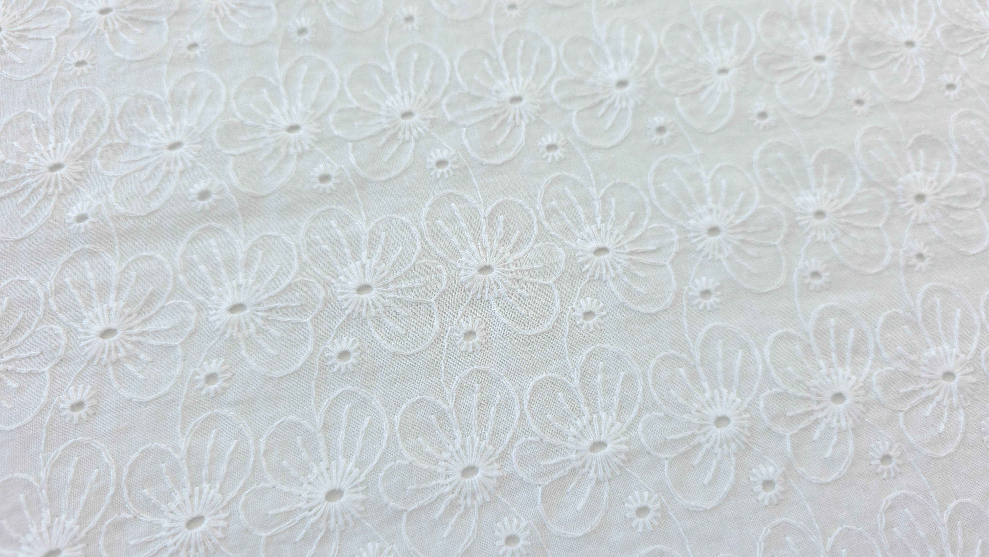 batist brodat din bumbac ivory daisy evelin textile (4)