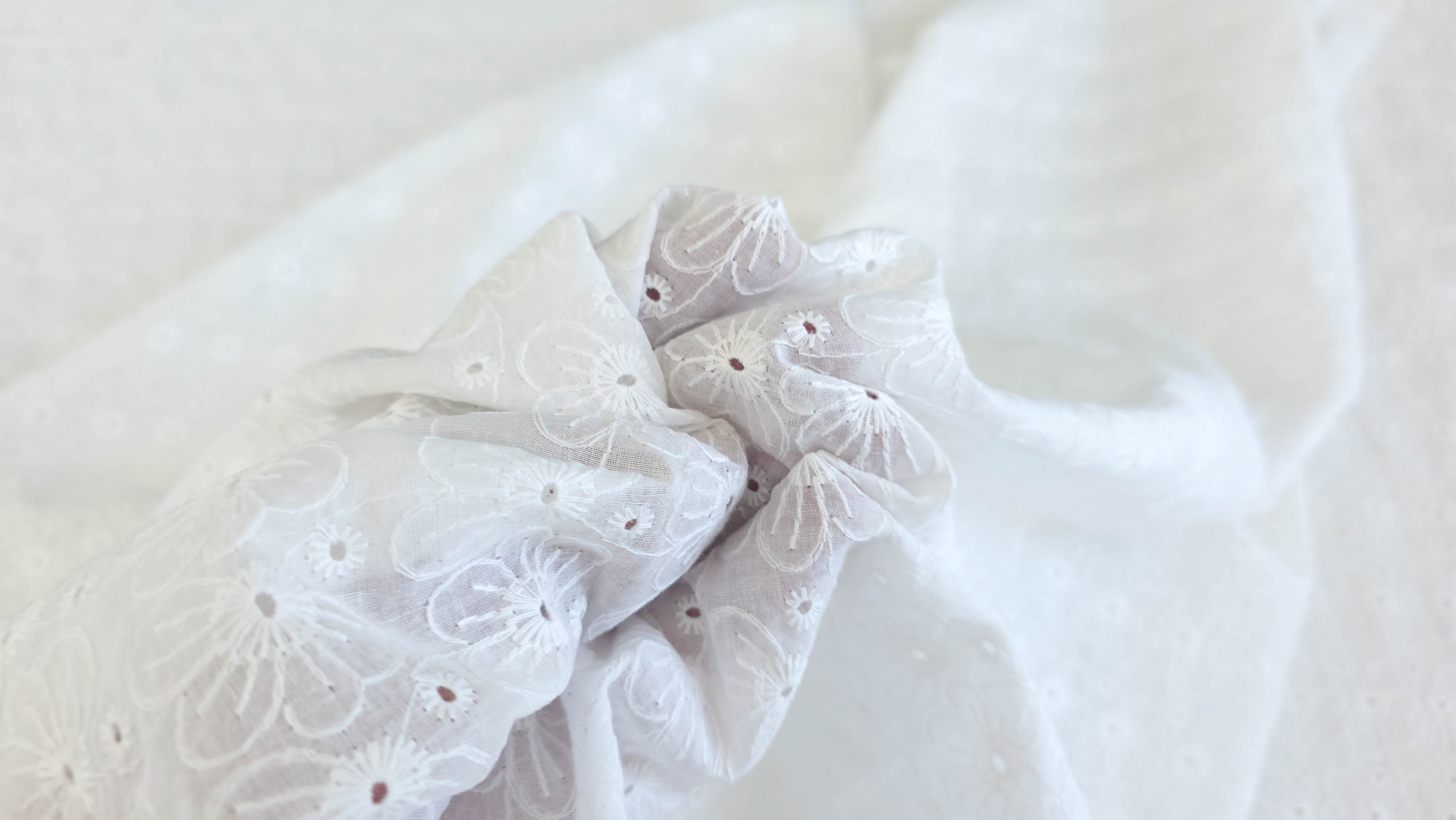 batist brodat din bumbac ivory daisy evelin textile (6)