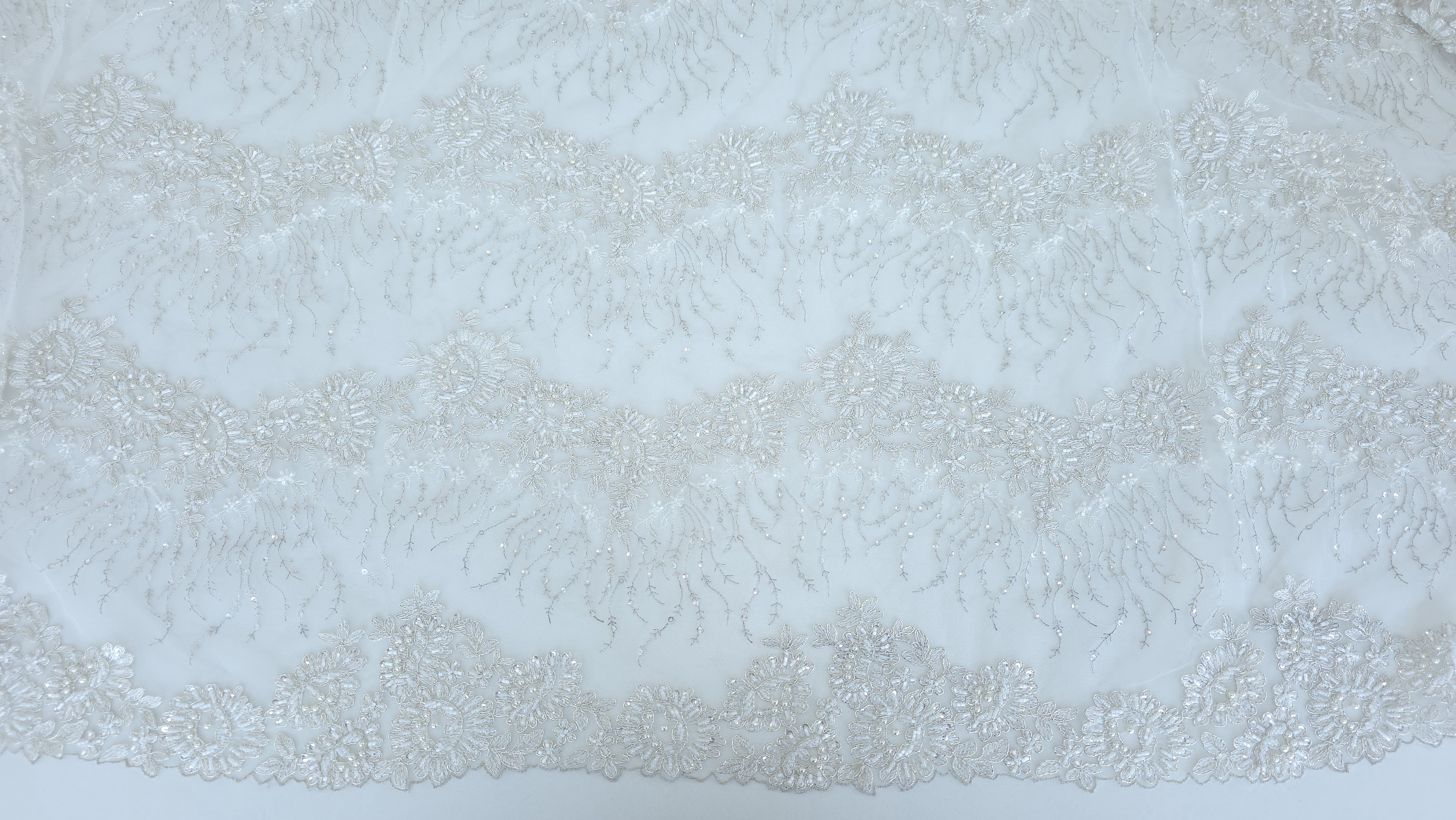 broderie ivoire cu margele si fir metalizat franta