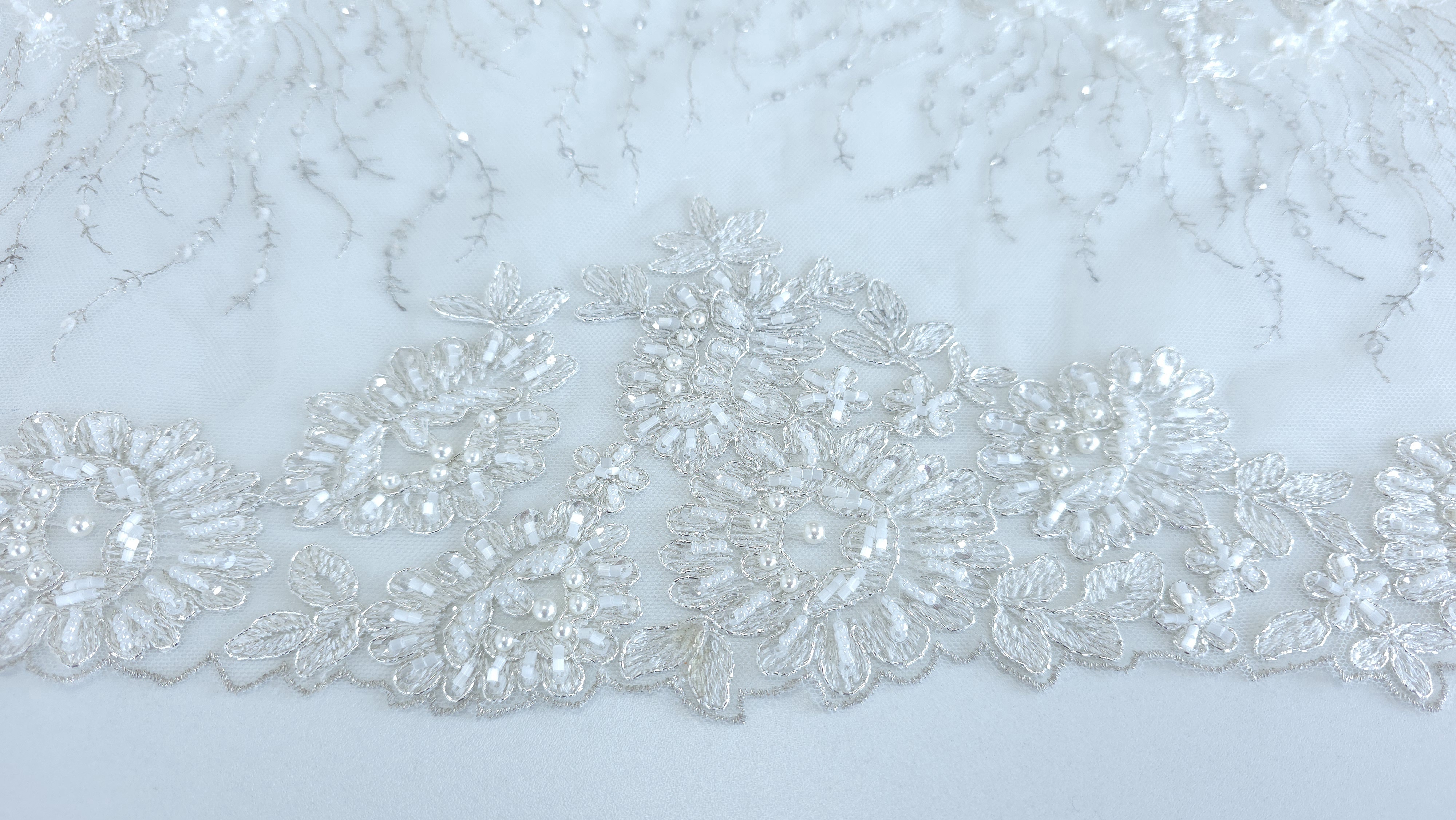 broderie ivoire cu perle micropaiete fabricata franta