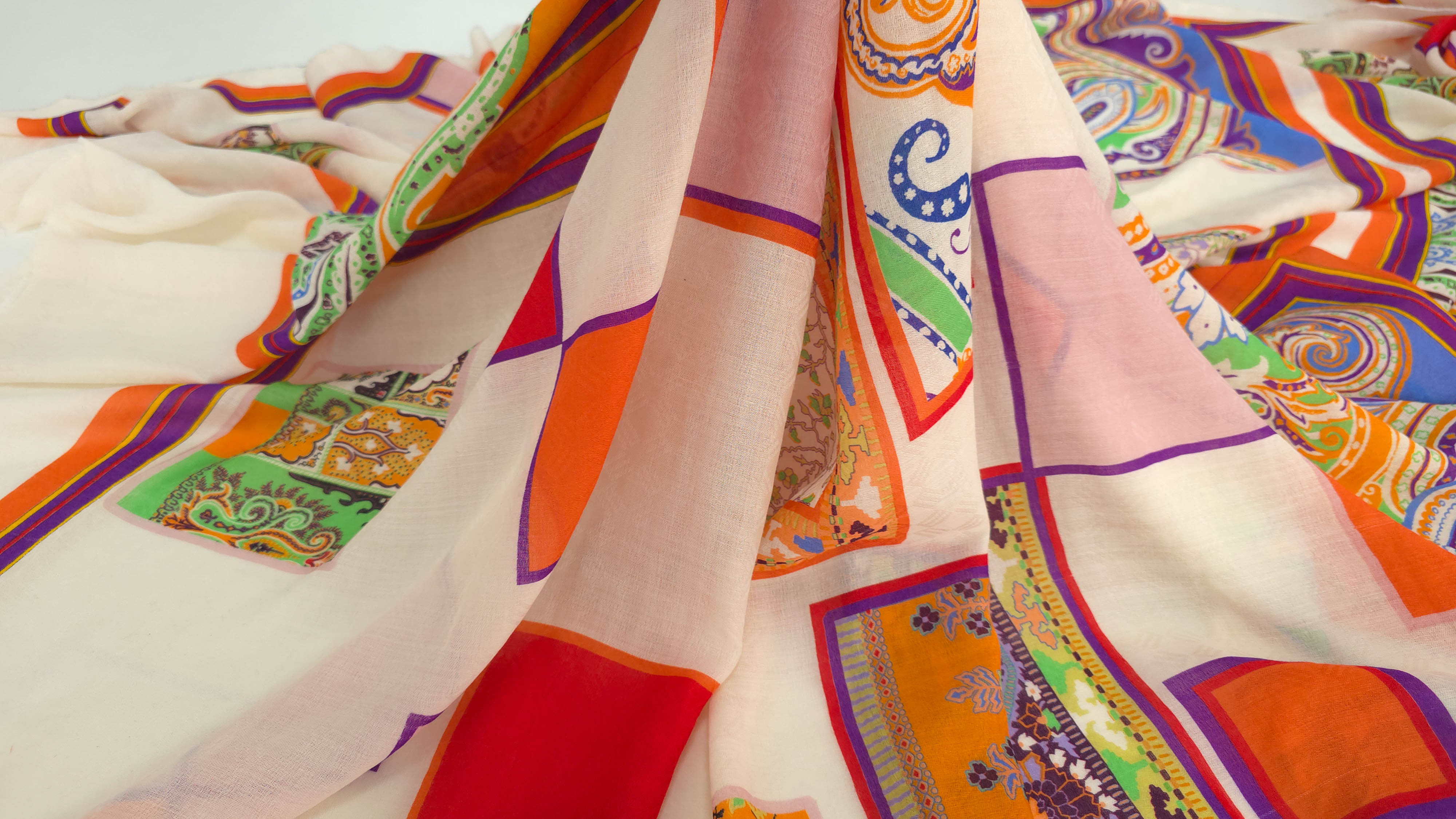 tesatura-din-casmir-pur-design-etro-evelin-textile (2) tesatura-din-casmir-pur-design-etro-evelin-textile (2)