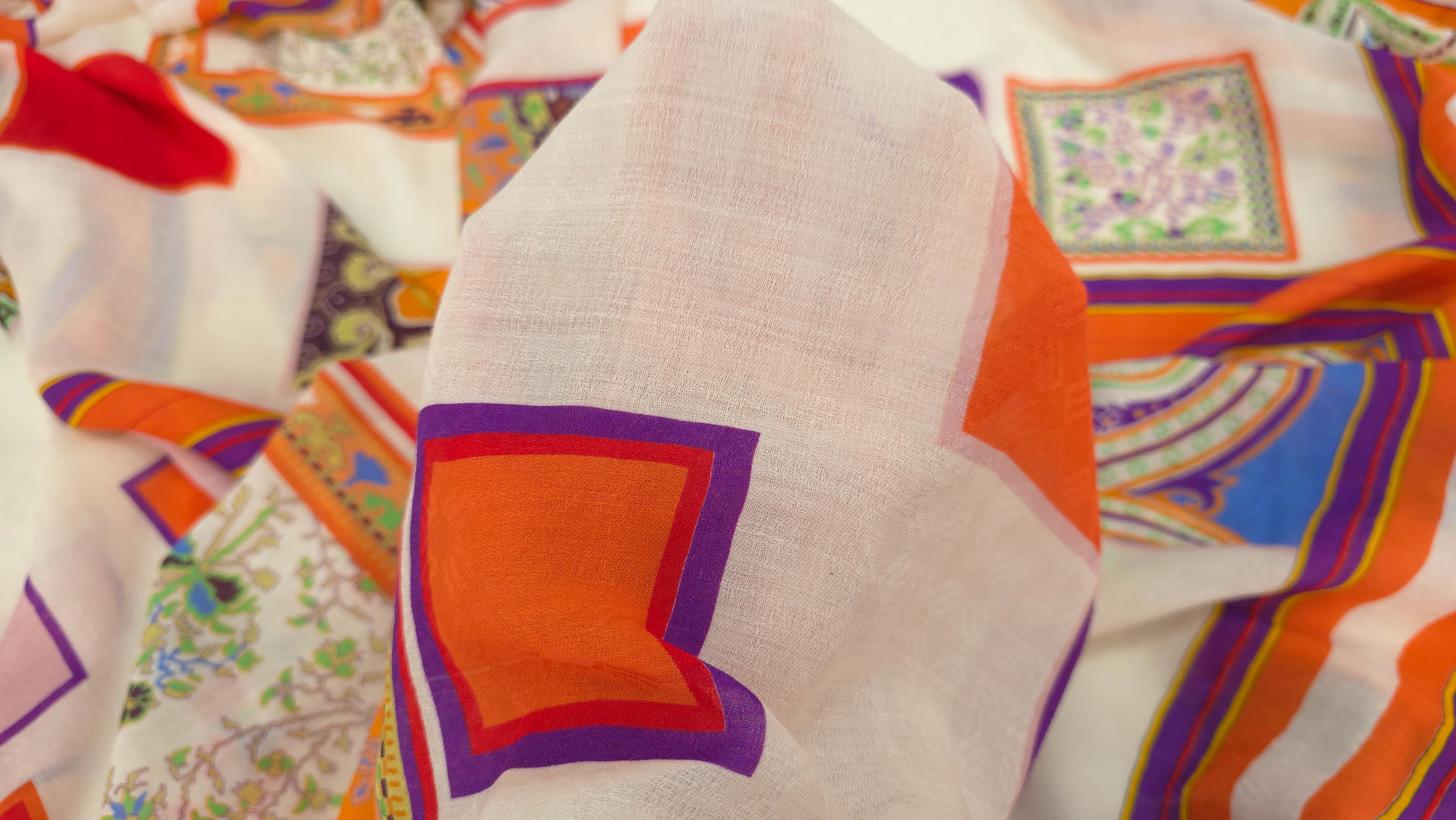 tesatura-din-casmir-pur-design-etro-evelin-textile(3) tesatura-din-casmir-pur-design-etro-evelin-textile (3)