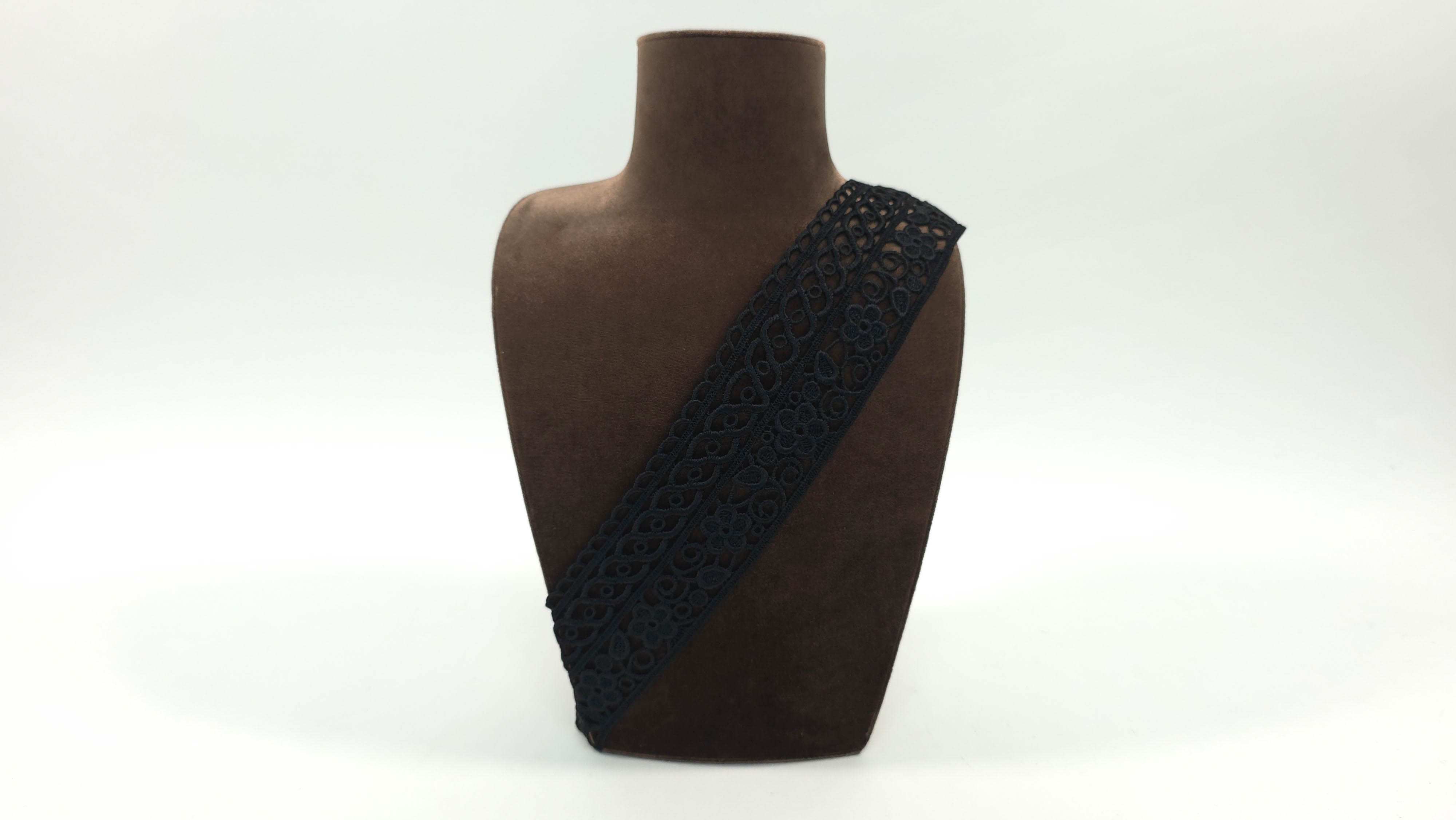 bordura brodata neagru naturala r509 evelin textile (4)