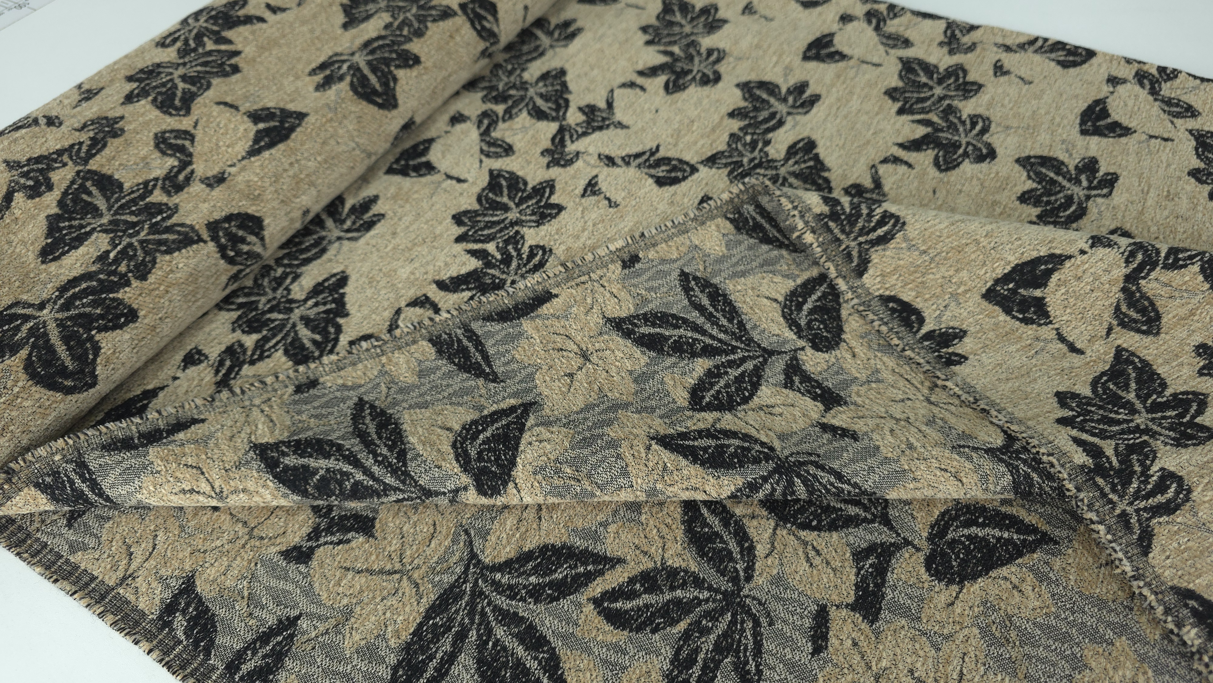 stofa din lana maro cu model evelin textile (8)