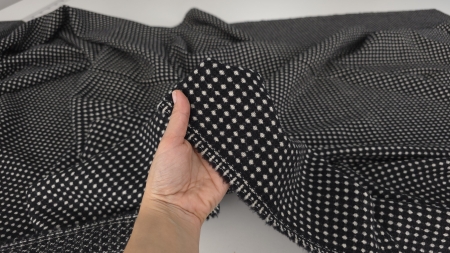 stofa neagra cu buline din lana 100 evelin textile (6)