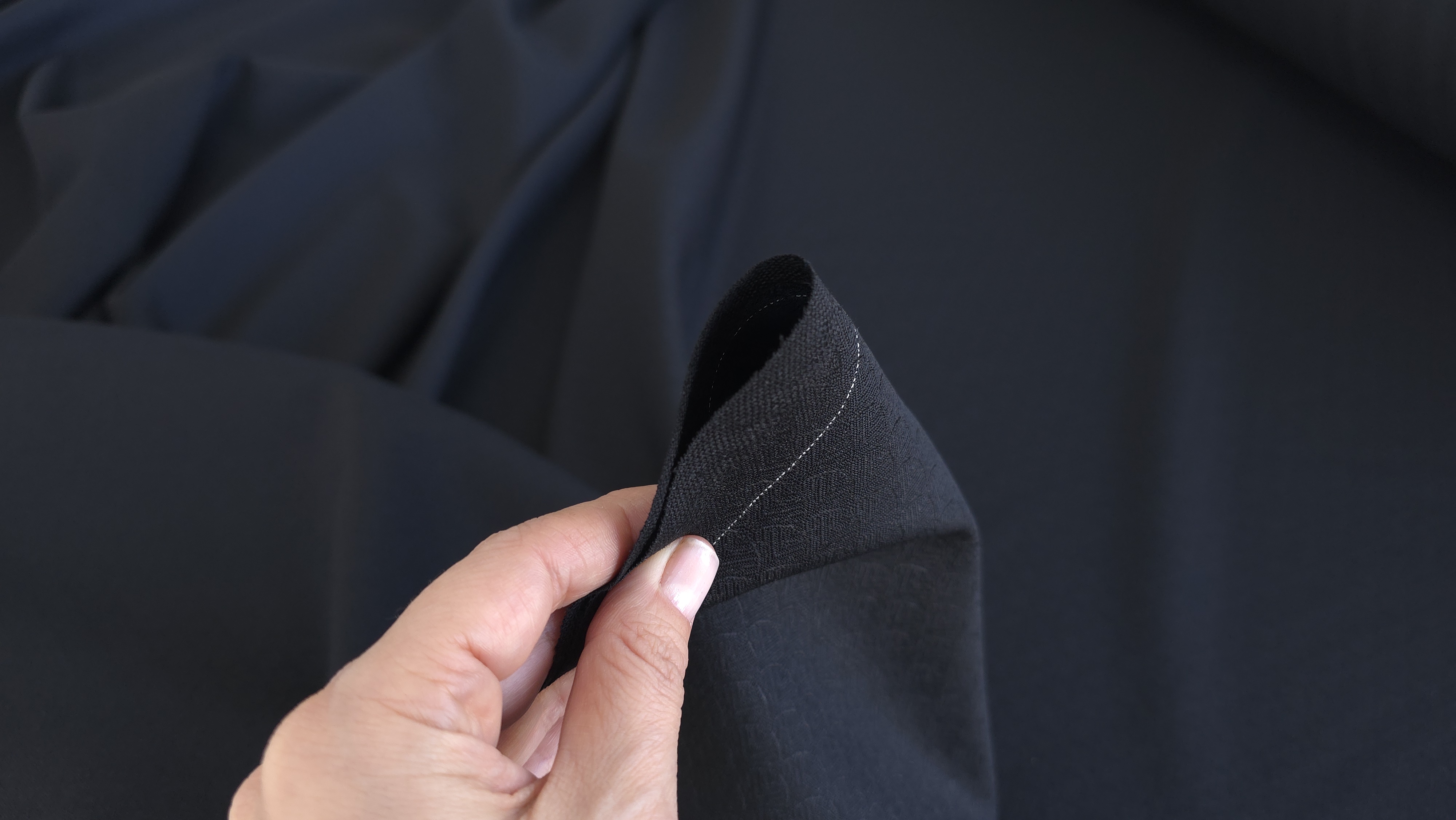 stofa neagra subtire model jacquard din lana 100 evelin textile (4)