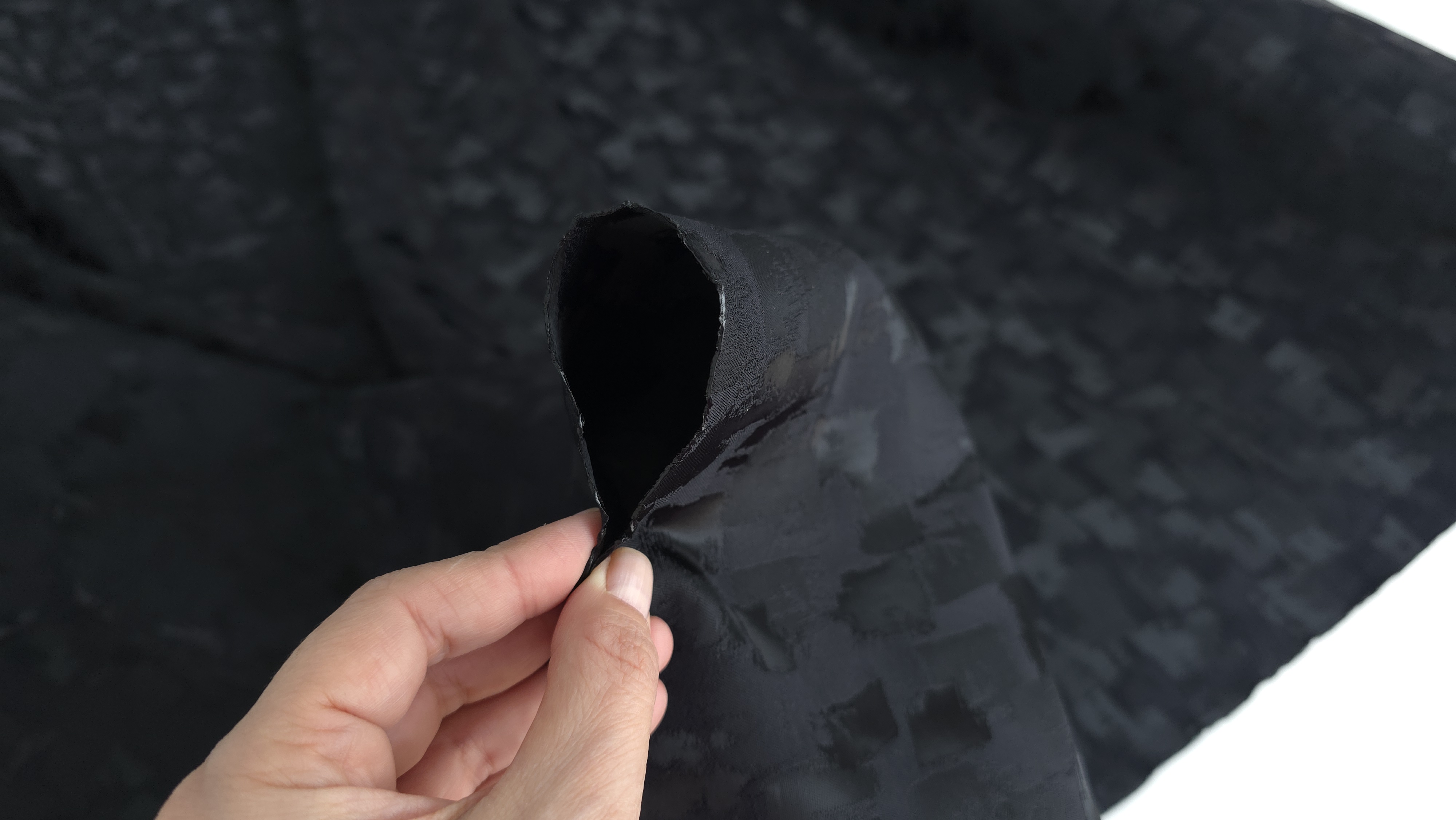 brocard negru cu model abstract satinat evelin textile (6)