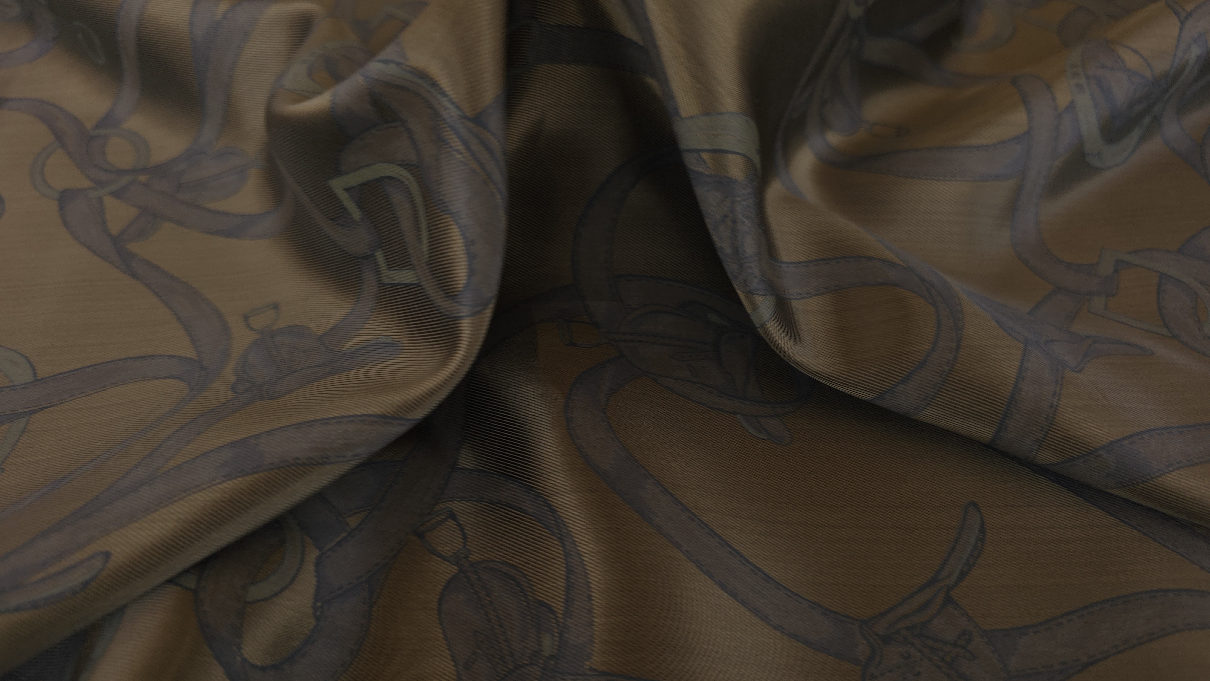 captuseala jerse din vascoza cognac cu imprimeu equestre evelin textile (10)