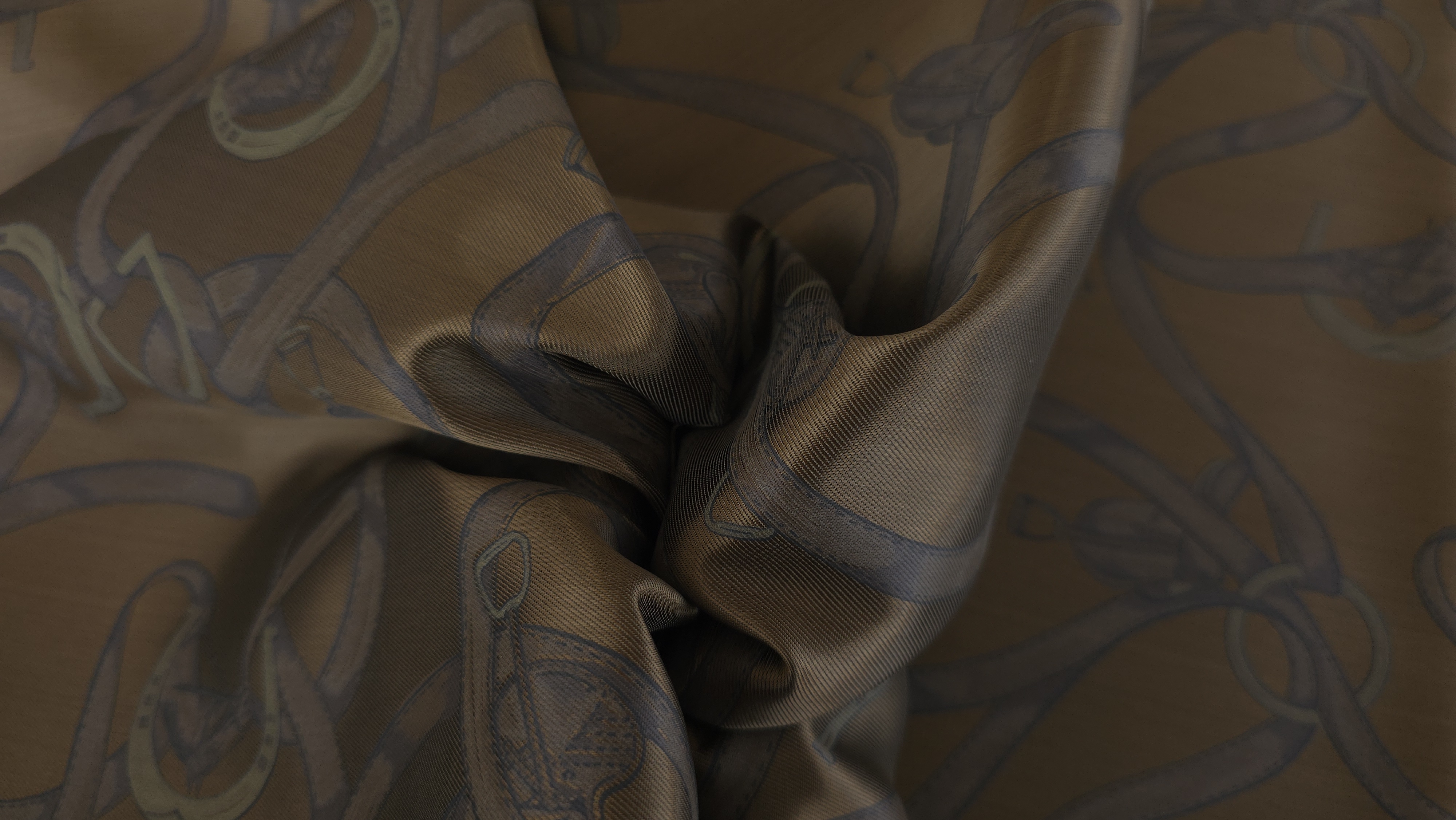 captuseala jerse din vascoza cognac cu imprimeu equestre evelin textile (12)