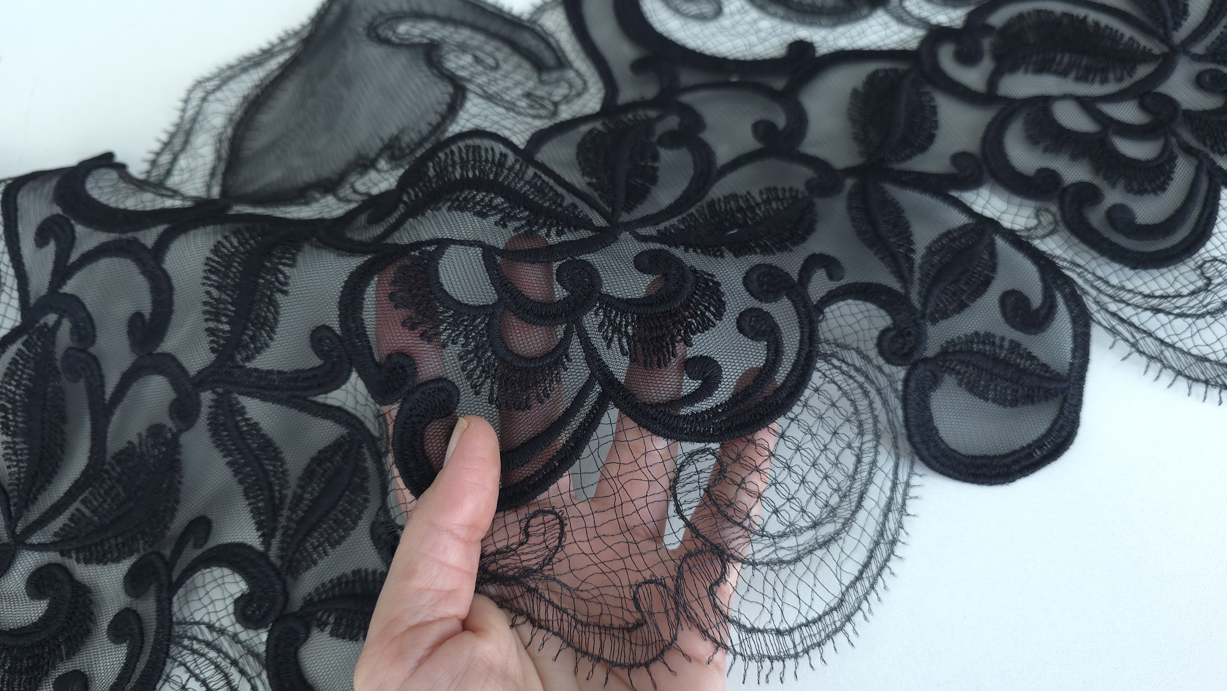 dantela neagra ricamificio levi evelin textile (10)
