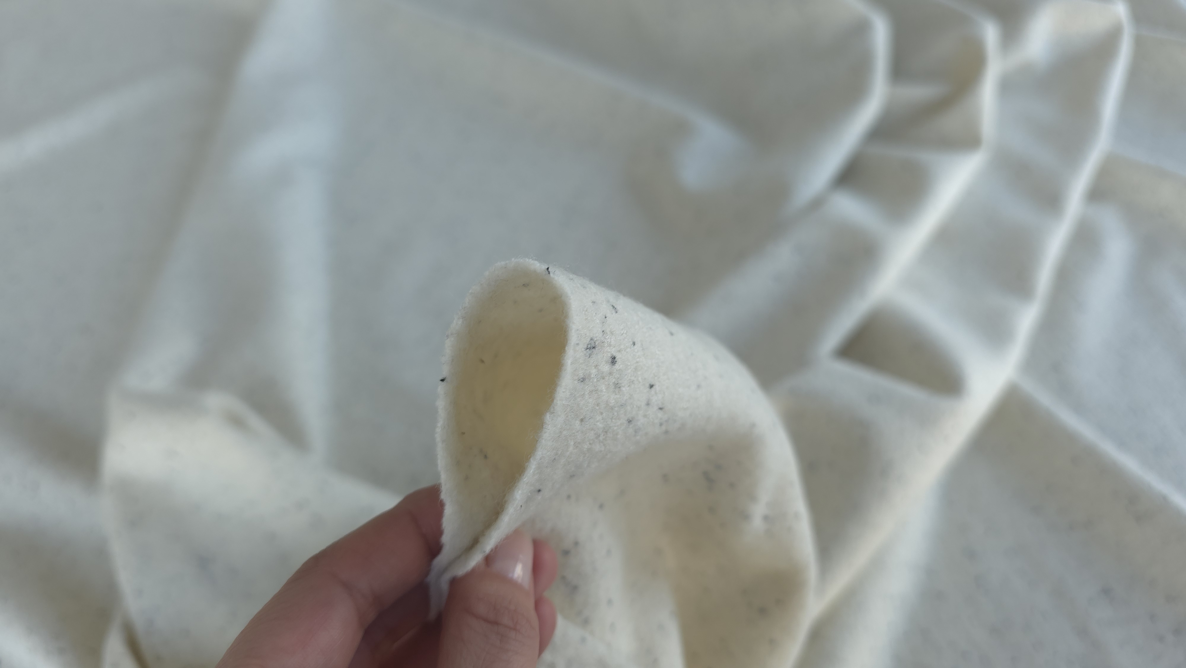 stofa din 100 lana fiarta ivory cu picatele evelin textile (4)