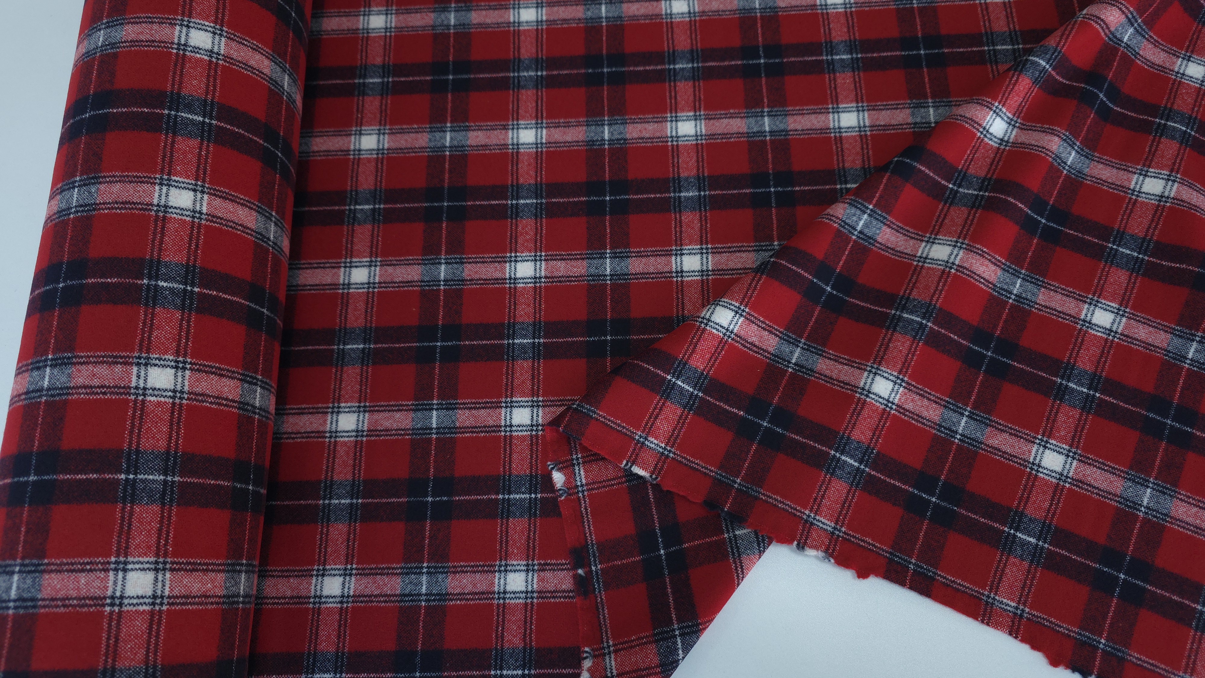 stofa in carouri din lana thom browne evelin textile (10)