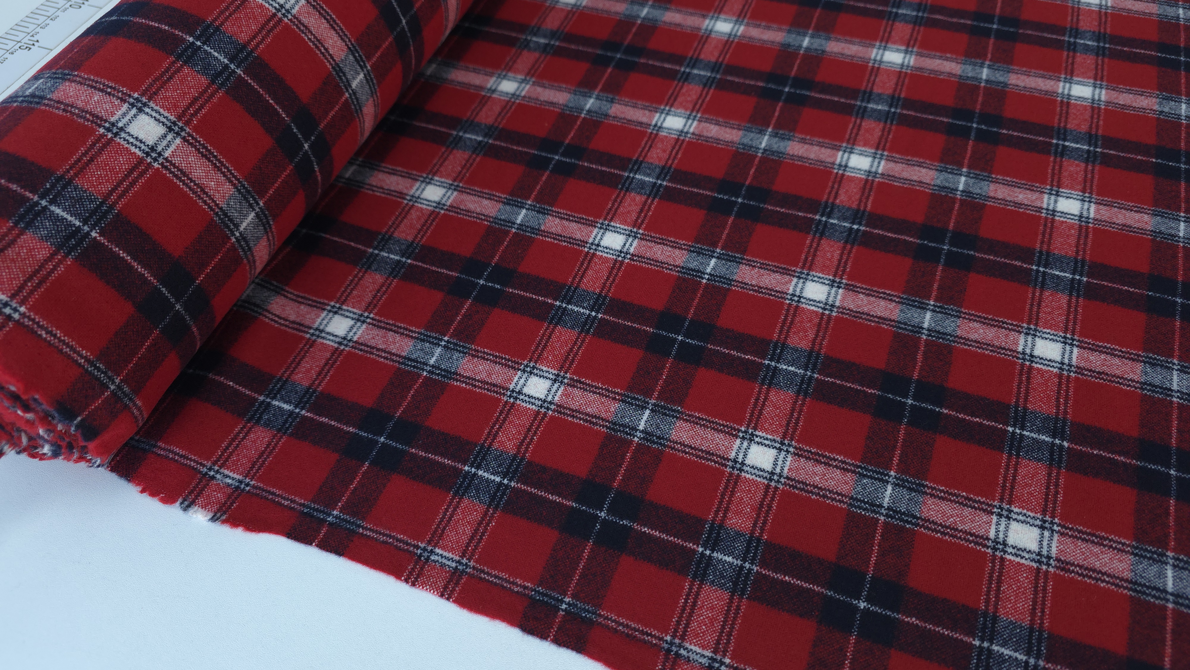 stofa in carouri din lana thom browne evelin textile (9)