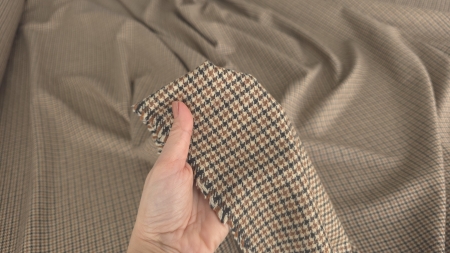 stofa maro camel in carouri din lana virgi evelin textile (4)