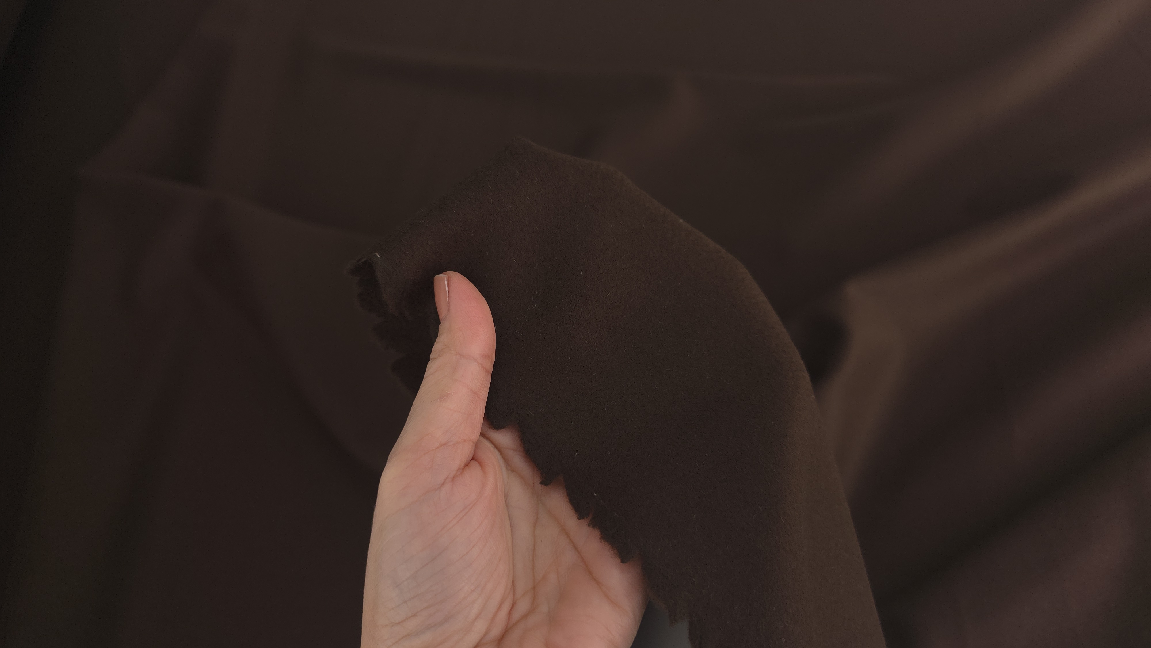 stofa maron chocolate groasa din lana virgina si casmir evelin textile (4)