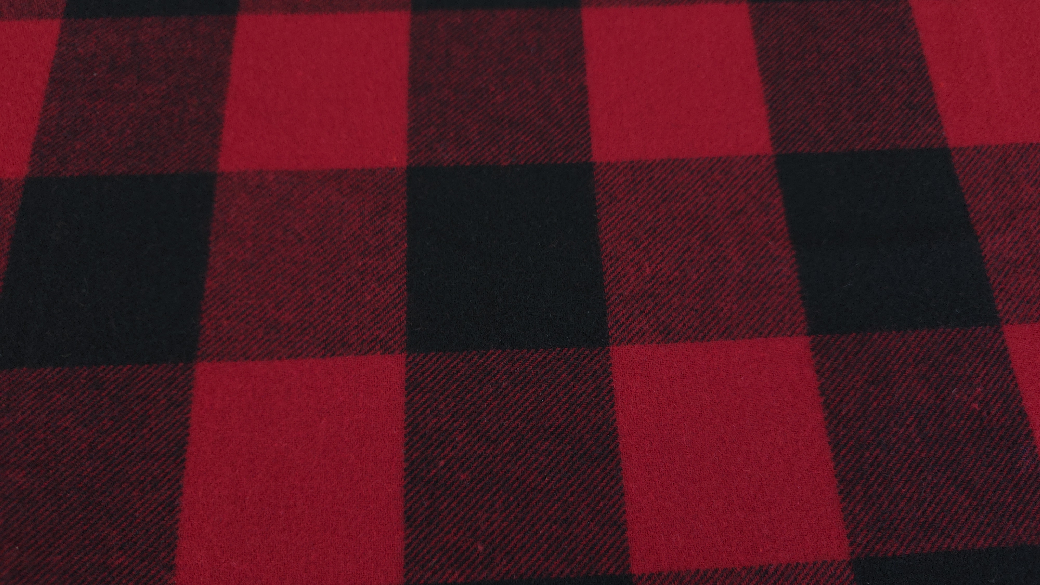 stofa rosie in carouri din lana evelin textile (3)