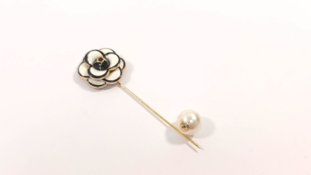 brosa decorativa floare alb negru cu perla ivory evelin textile (4)