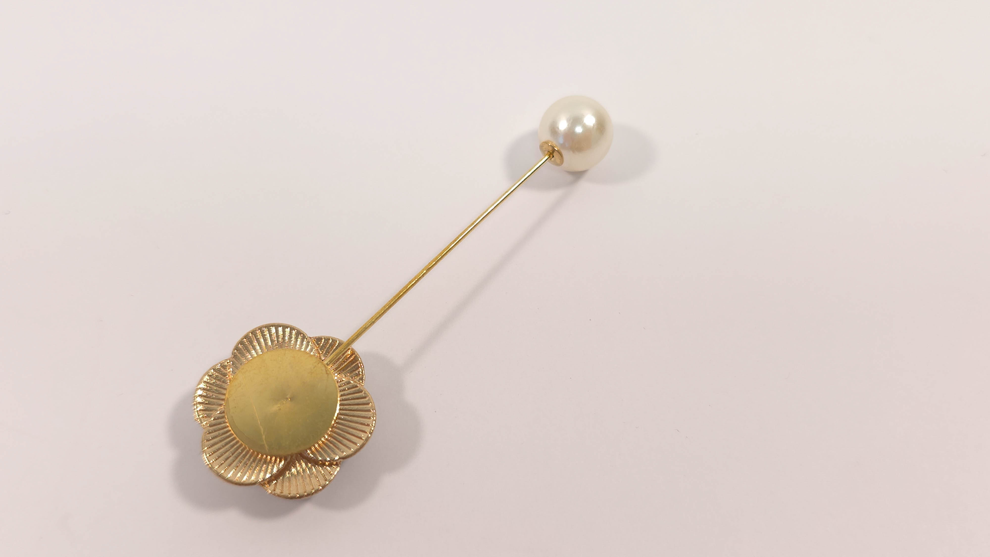 brosa decorativa floare alb negru cu perla ivory evelin textile (6)