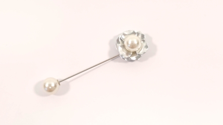 brosa decorativa floare argintie cu perla ivory evelin textile (2)