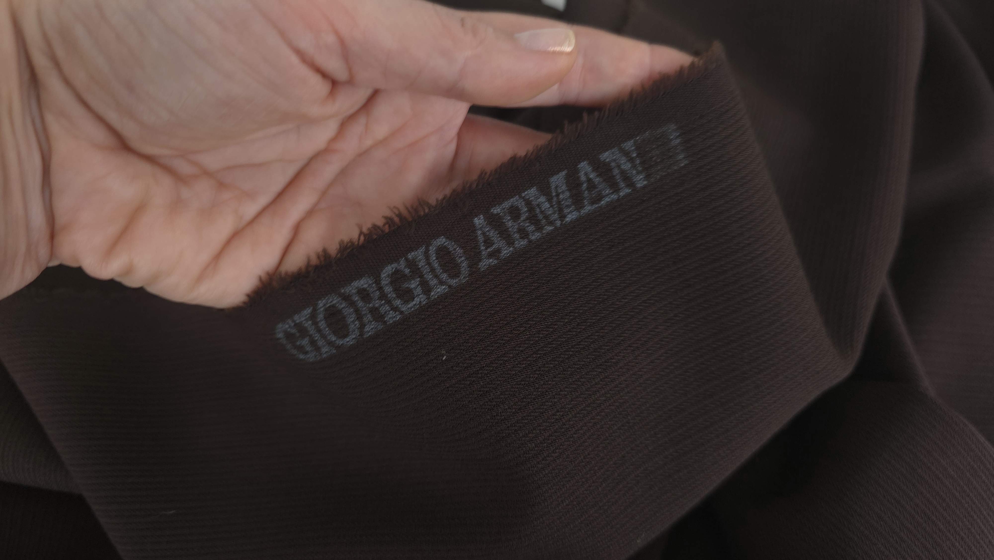 tesatura cu model in relief maroevelin textile (1)