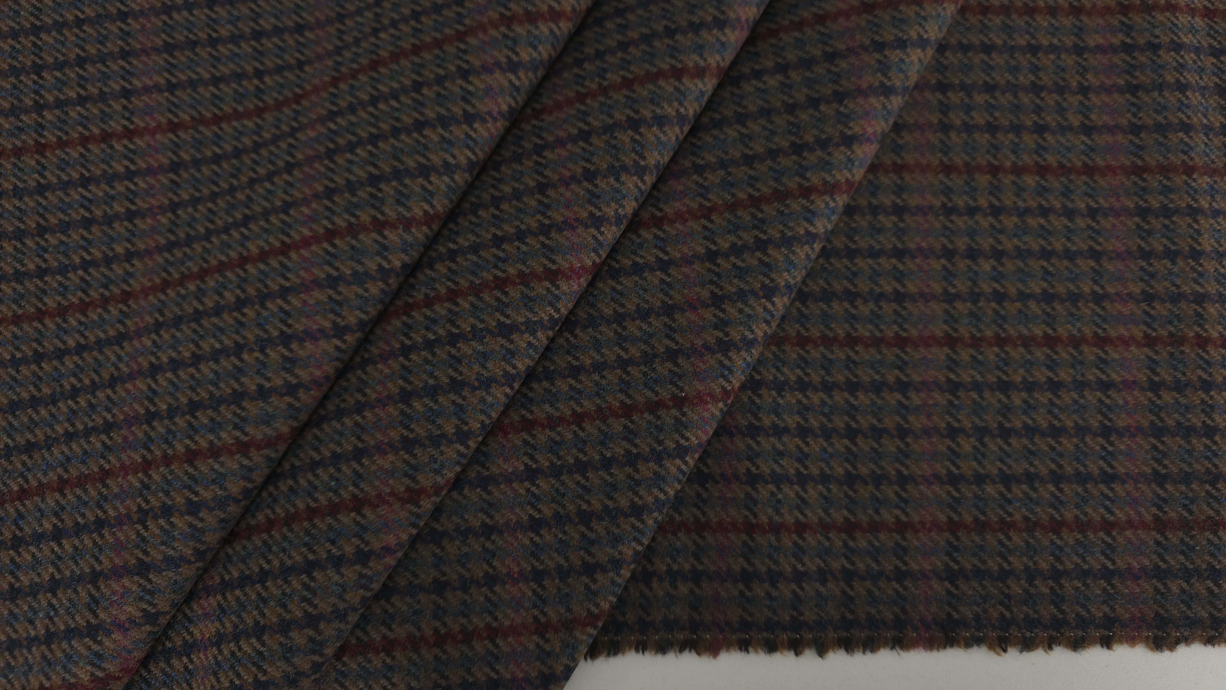 stofa din lana in carouri maro inchis evelin textile (1)