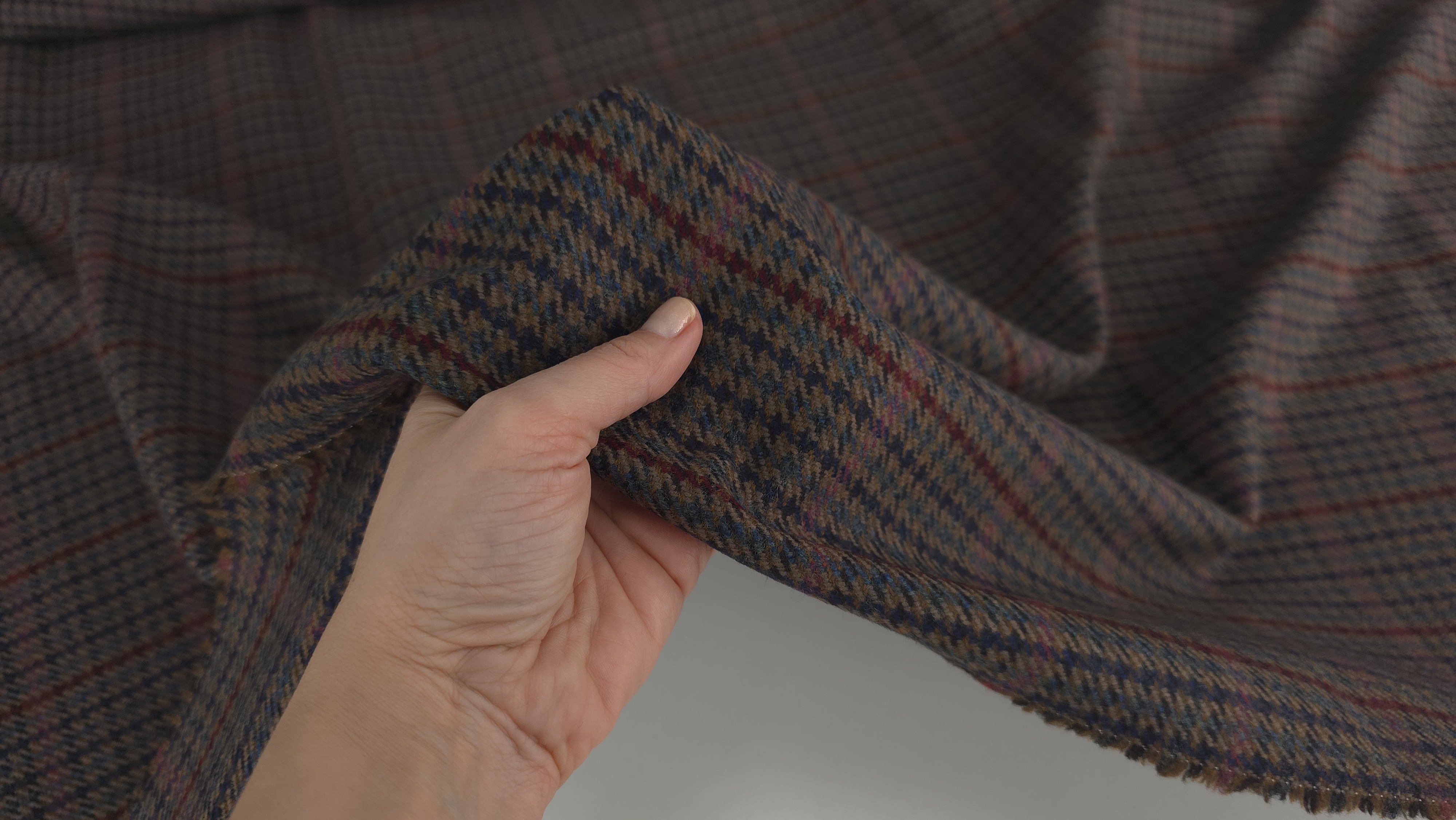 stofa din lana in carouri maro inchis evelin textile (7)