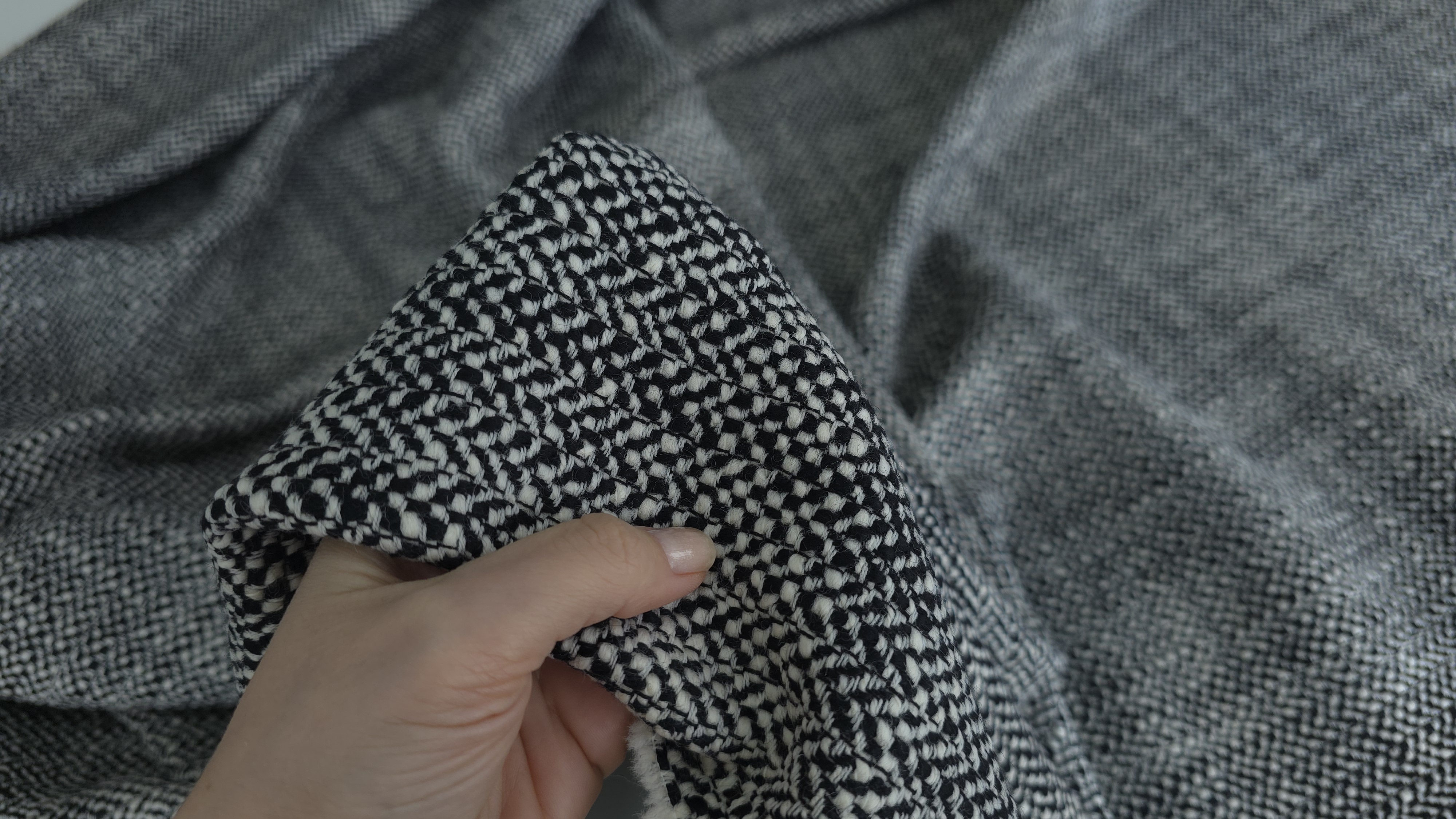 stofa impletita din lana alb negru evelin textile (2)