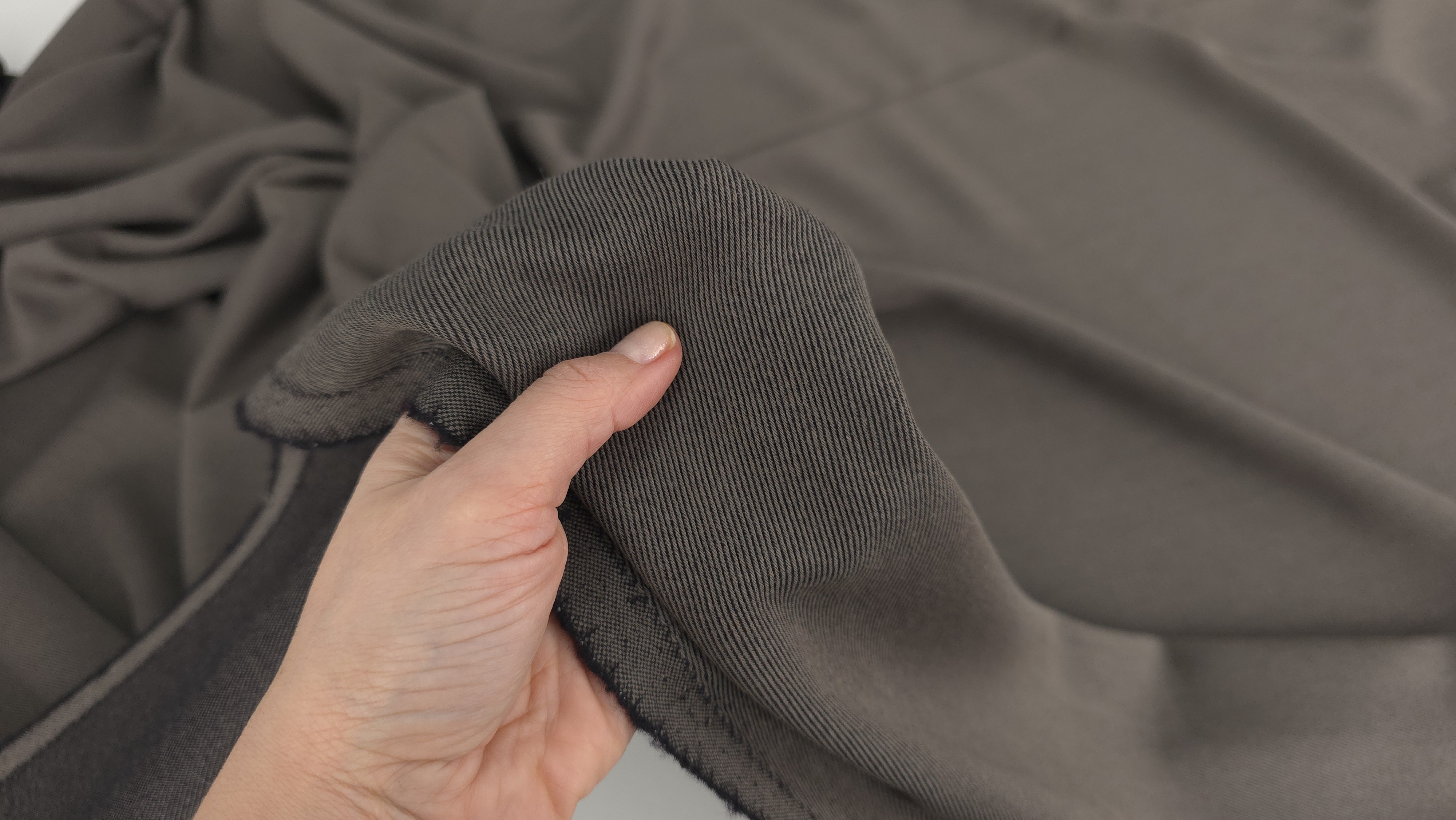 stofa tip gabardina din 100 lana taupe inchis evelin textile (1)