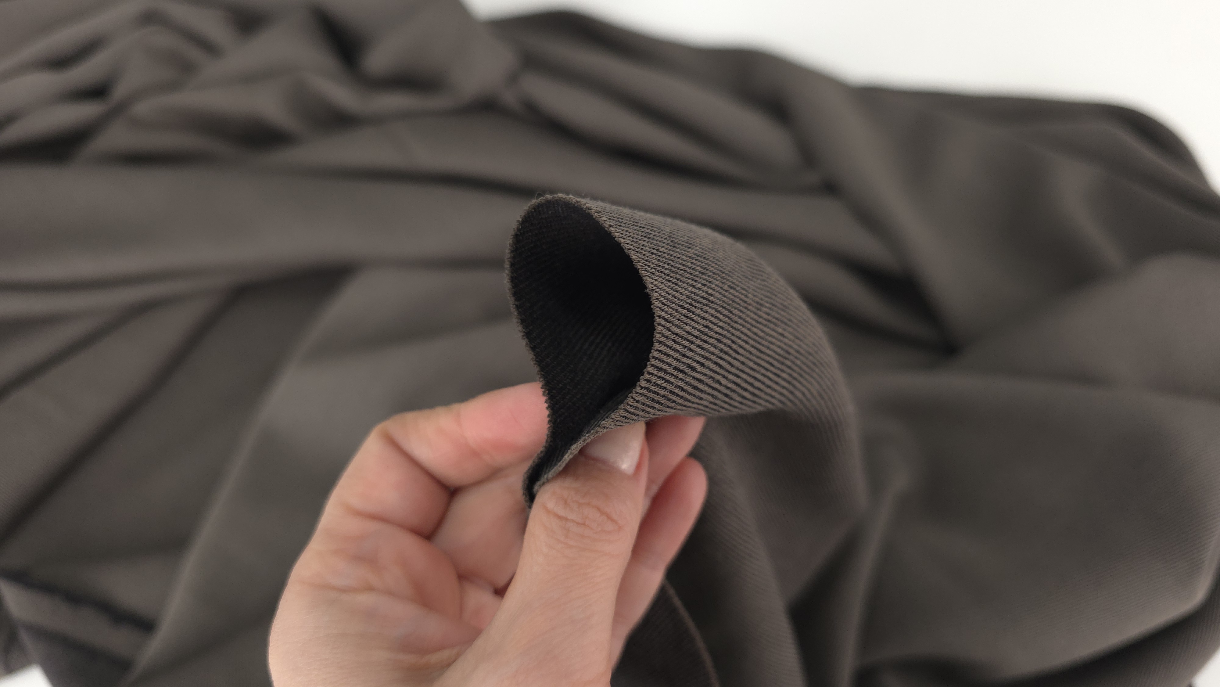 stofa tip gabardina din 100 lana taupe inchis evelin textile (2)