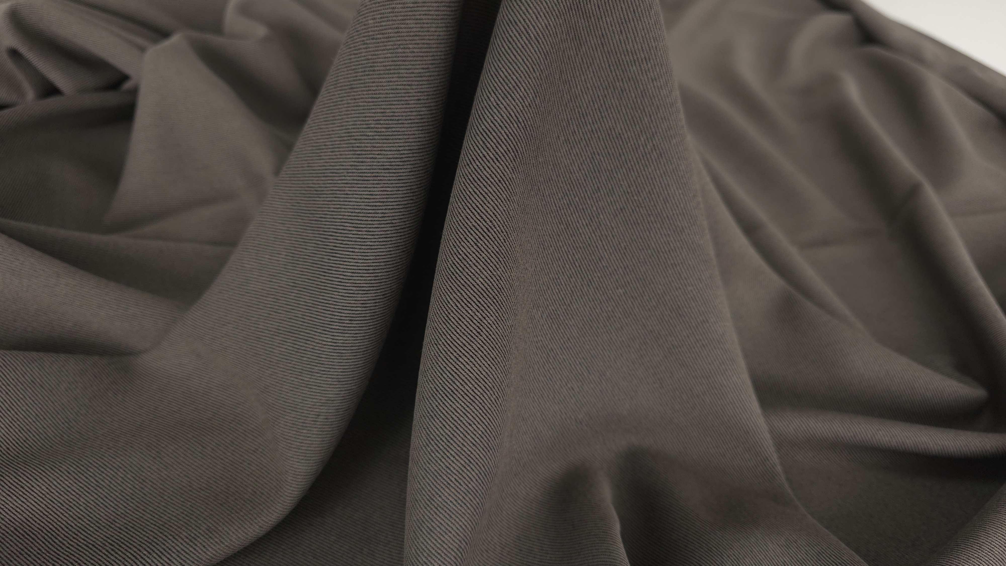 stofa tip gabardina din 100 lana taupe inchis evelin textile (3)