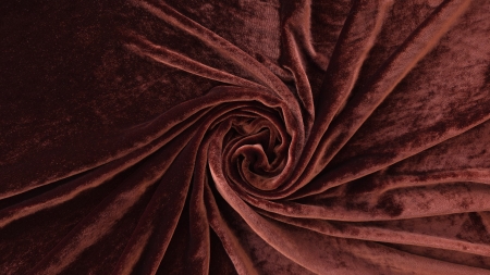 Material coniac răsucit în spirală centrală cu nuanțe de maro ars