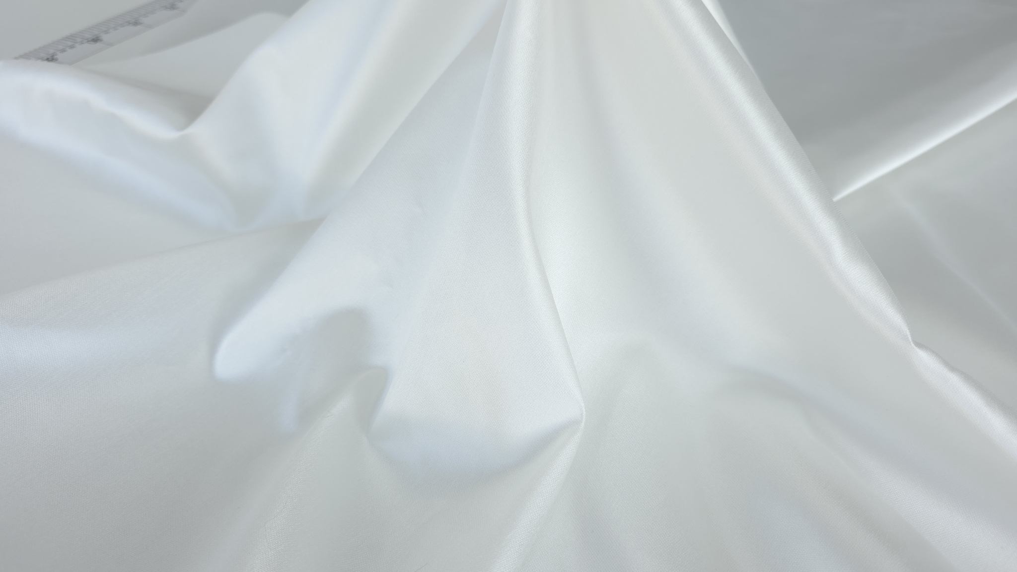 Mikado cu mătase naturală ivory detaliu margine cu finisaj curat