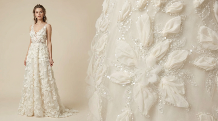 Model feminin purtând rochie lungă din dantelă ivory cu flori 3D și detaliu macro al petalelor cu paiete și mărgele pe tul