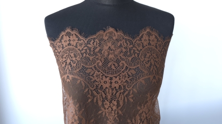 finisaj asimetric si margini neregulate ale tesaturii decorative