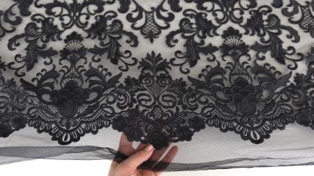 Motiv ornamental cu grilaj rombic, frunze și volute pe fond transparent deschis