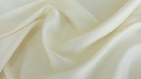 Charmeuse ivory din matase cu elastan 16 momi drapat cu falduri moi și luciu satinat
