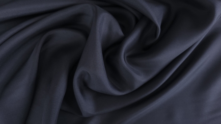 Chiffon dublu de mătase bleumarin cu falduri ample și luciu discret