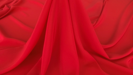 Crepe din mătase naturală coral în cădere fluidă cu falduri verticale