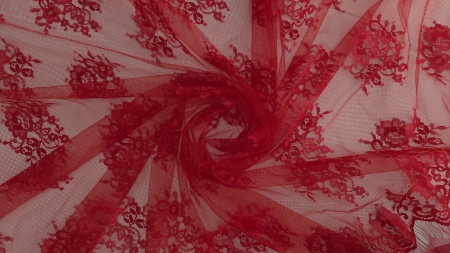 Dantela Chantilly roșu Ferrari strânsă în spirală centrală cu motive florale distribuite radial