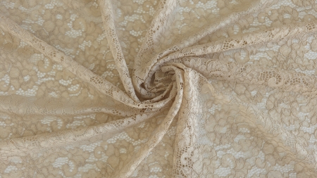 Dantelă nude cu motive florale răsucită în spirală pe suprafață plană