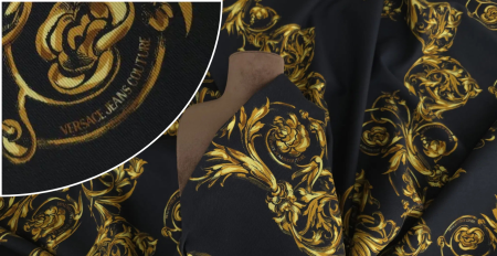 Denim negru cu model baroc auriu drapat pe bust manechin maro scaled