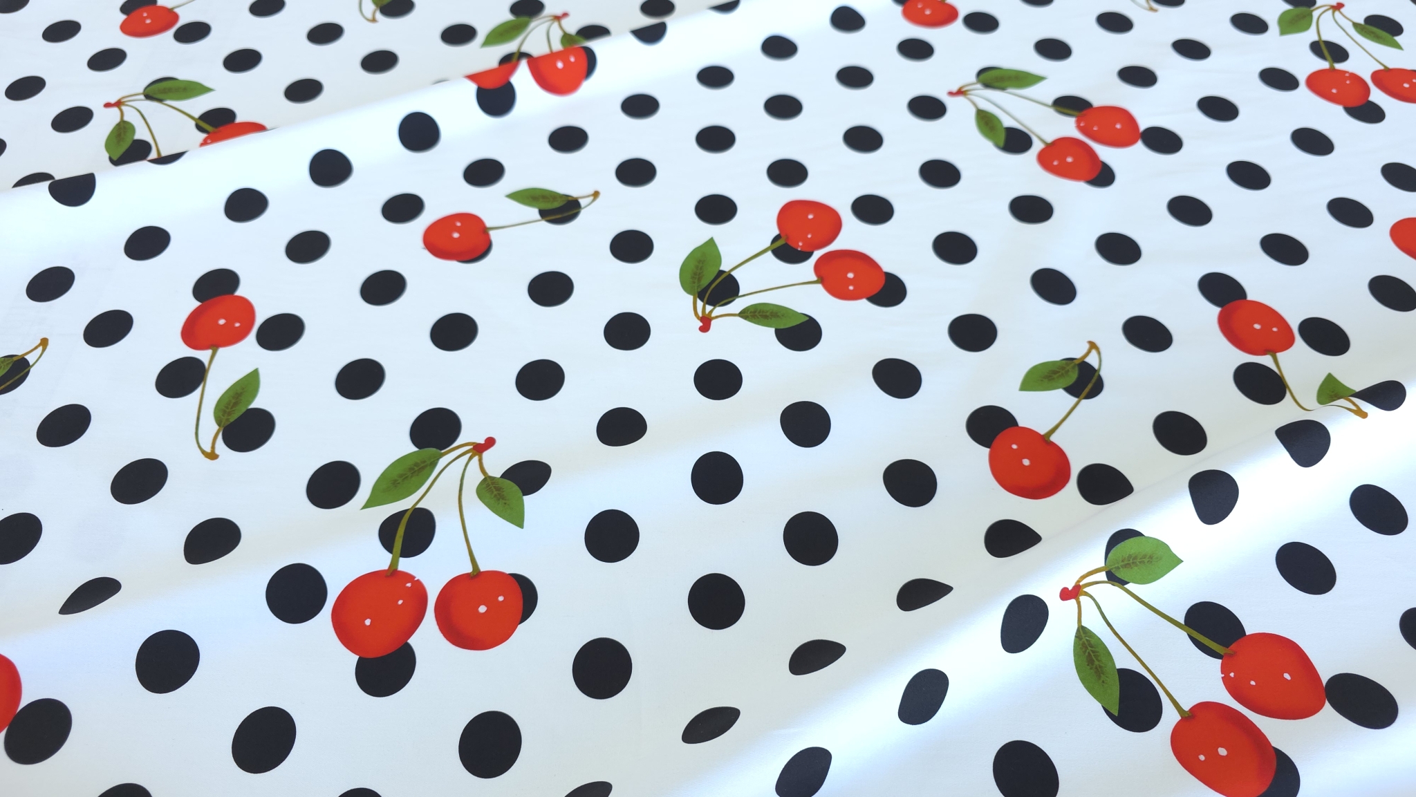 Denim subțire bumbac elastic imprimat cherry cu buline negre și cireșe roșii pe fond alb