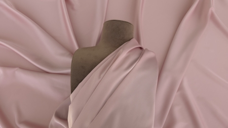 Mătăsică Regalia dusty pink drapată asimetric peste manechin de croitorie, cădere liberă pe ambele laturi