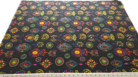 Material fotografiat pe metraj întins cu riglă