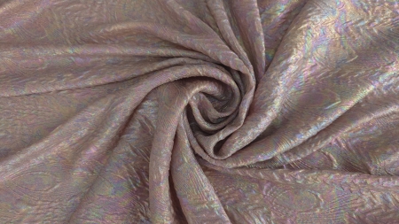 Material holografic rasucit in spirala cu tranzitii de culoare vizibile