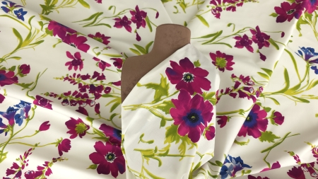 Poplin gros elastic cu model floral drapat pe manechin