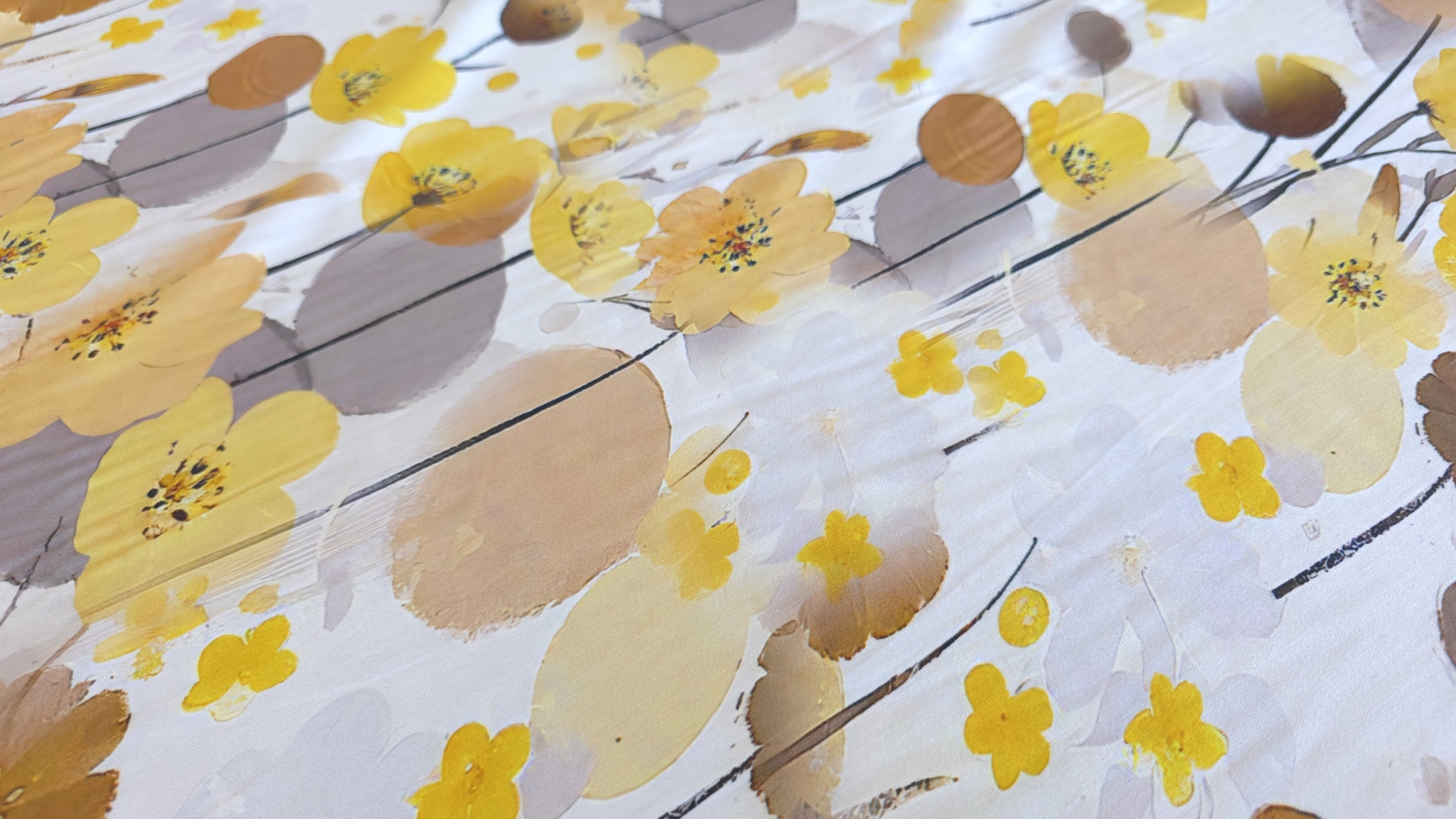 Satin din vâscoză imprimat digital floral galben cu flori acuarelă pe fond alb