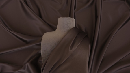 Manechin torso drapat cu material ciocolatiu fluid