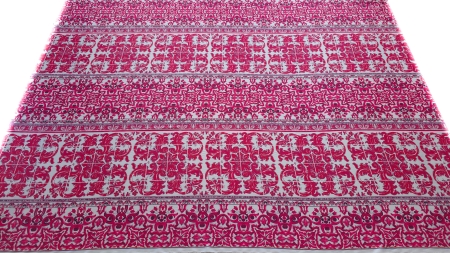 Material imprimat roz fuchsia vedere de ansamblu motive dense pe toată suprafața