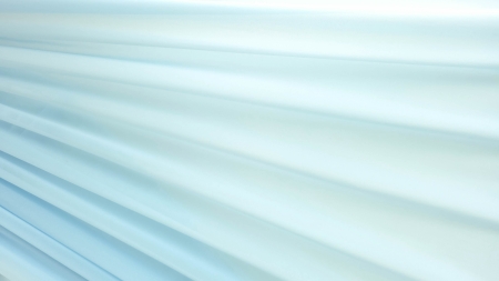 material bleu deschis cu falduri largi si suprafata uniforma